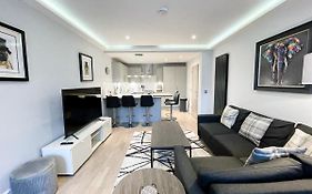 Modern 3 Bedroom Apartment, West End